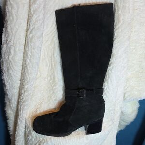 Chic Black Suede Heeled Boots